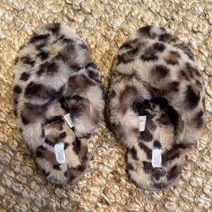 Leopard slippers
